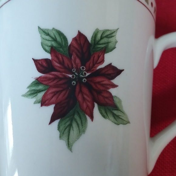 12 MB Merry Brite Mug - Picture 6 of 6